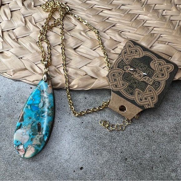 Natural stone necklace on gold tone chain - Picture 9 of 13